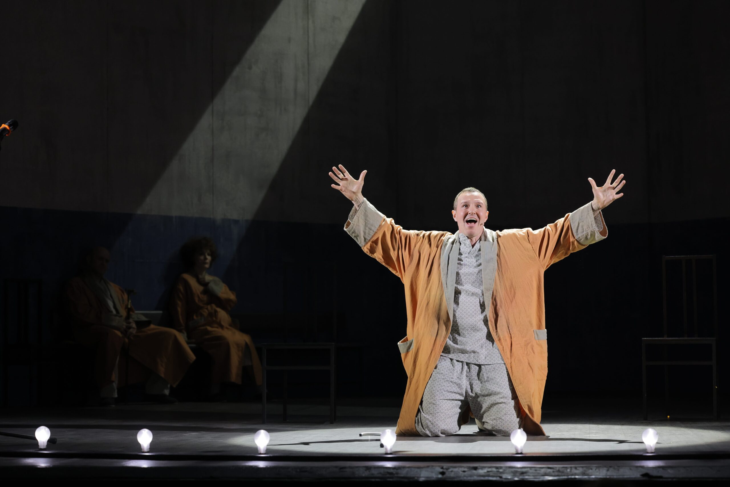 Спектакль-кабаре «ТОРГОВЦЫ РЕЗИНОЙ» — изображение 12